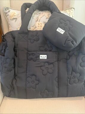 Wilo Quilted Floral Black weekender bag  with Matching Pouch